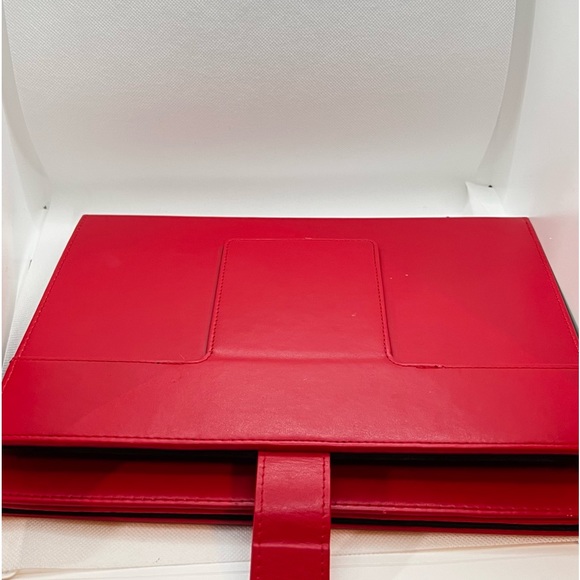 Onn Android Tablet 10.1” with padfolio Bluetooth keyboard - Picture 4 of 9